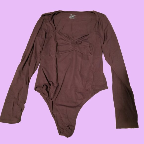 Sweetheart Neckline Long Sleeve Bodysuit with Ruched Front - Picture 6 of 8